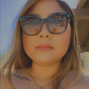 Meet your Posher, Leilani